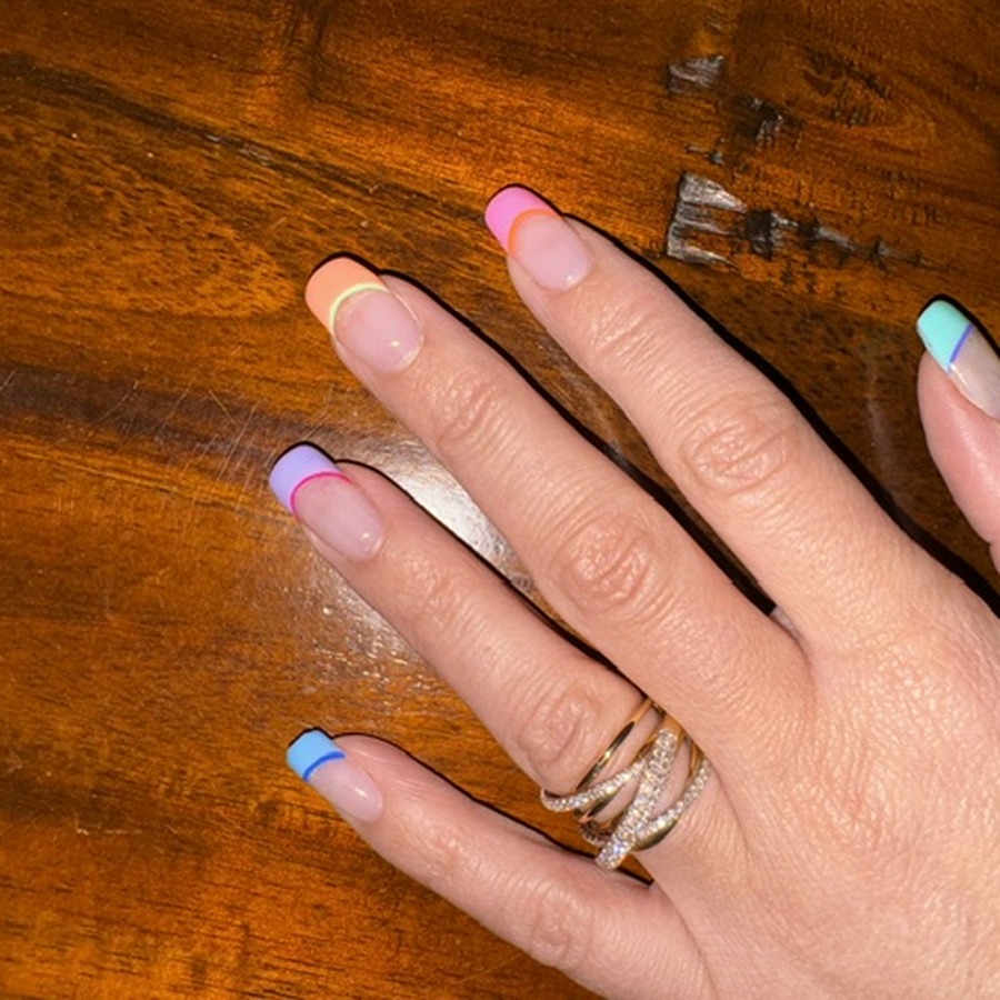 Pastelkleurige french manicure uit nagelstudio Choose Your Nails in Hilversum