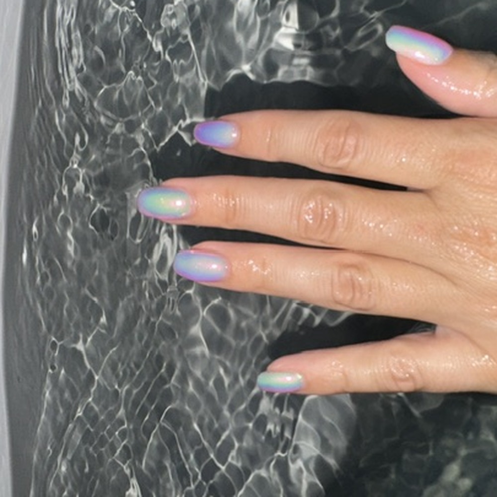Lichte nagels met een zachte glans, nagelstudio Choose Your Nails in Hilversum